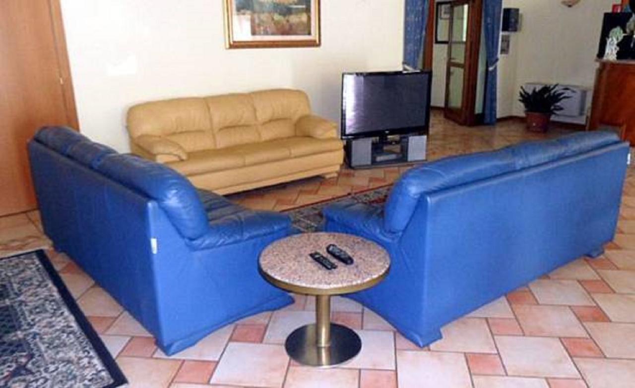 Hotel Lory Ficarolo Extérieur photo