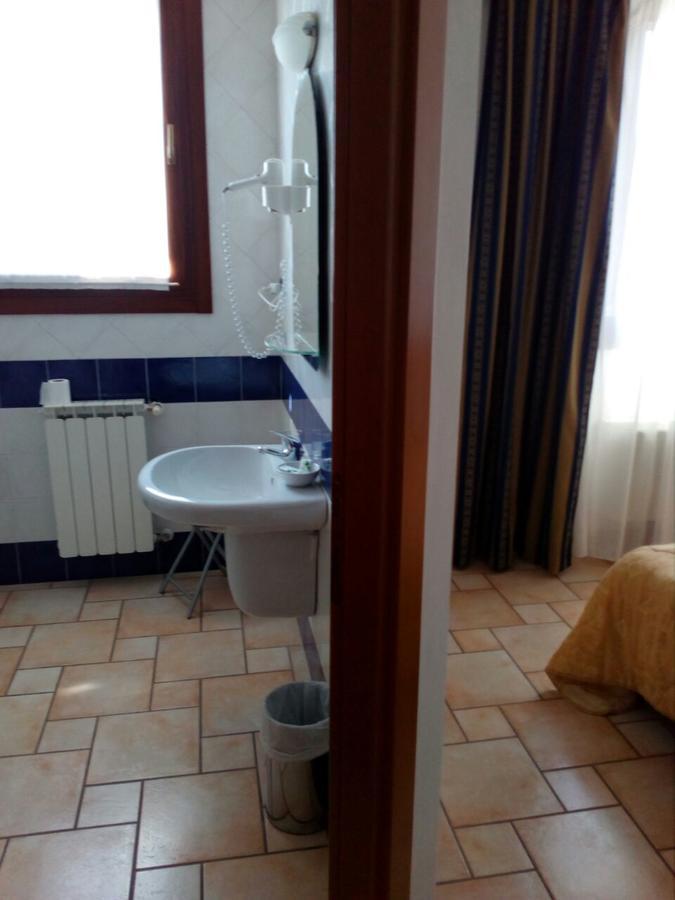 Hotel Lory Ficarolo Extérieur photo
